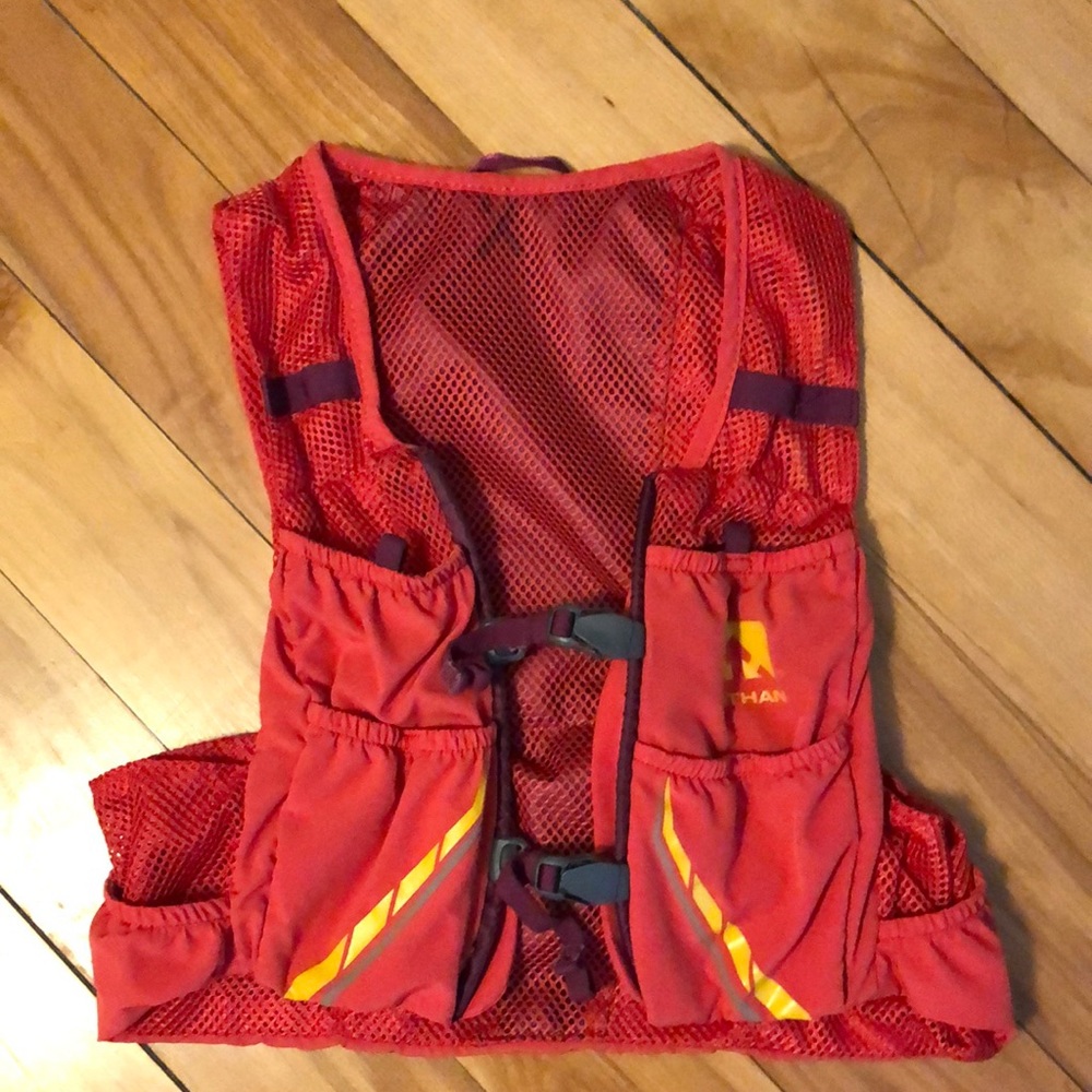 Nathan VaporMag 2.5L running vest; women’s medium